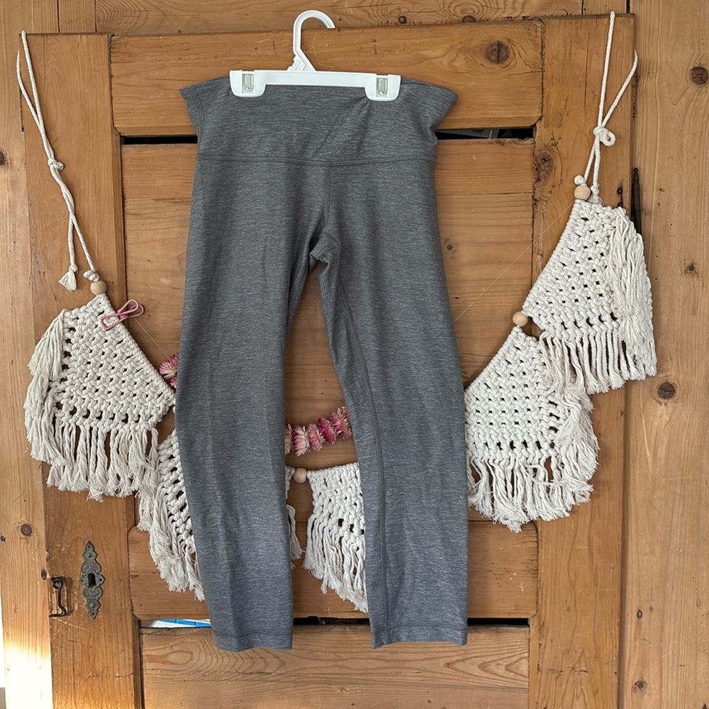 Lululemon gray yoga pants size 4 capri
